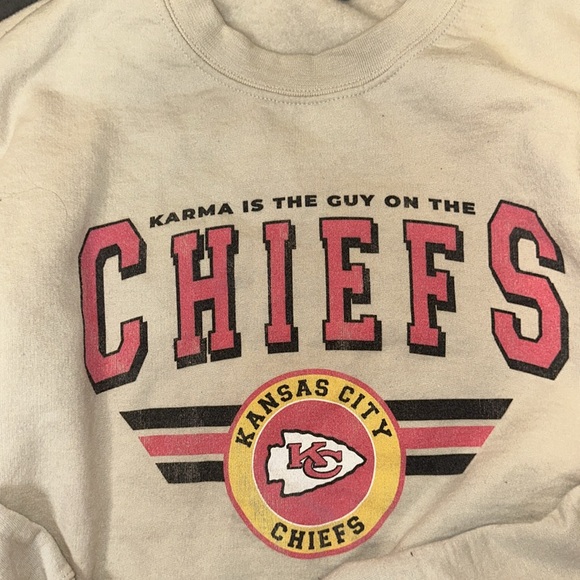 Kansas City Chiefs Taylor Swift Karma Crewneck Line Size Large NWOT - Picture 2 of 5